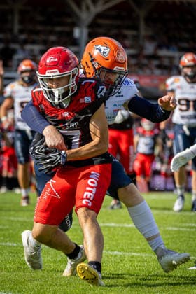 Samuel Mindham (ifm Razorbacks Ravensburg, 30 Defensive Back) tackling Milan Spiller (Potsdam Royals, 07 Wide Receiver) Potsdam Royals vs ifm Razorbacks Ravensburg, American Football, German Football League, Week 19, 2026, 12.09.2026, Potsdam Sportpark Luftschiffhafen Brandenburg Germany Copyright: xPFA SebastianxJustx