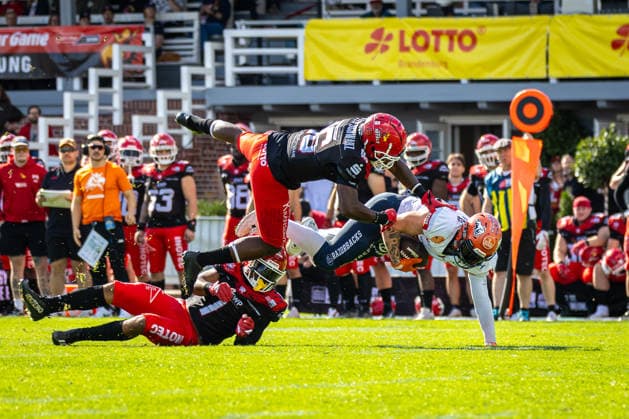 Tim Müller (ifm Razorbacks Ravensburg, 87 Wide Receiver) tackled by Ronaldo Tomasello (Potsdam Royals, 01 Defensive Back) and Aashari Crosswell (Potsdam Royals, 16 Defensive Back) Potsdam Royals vs ifm Razorbacks Ravensburg, American Football, German Football League, Week 19, 2026, 12.09.2026, Potsdam Sportpark Luftschiffhafen Brandenburg Germany Copyright: xPFA SebastianxJustx