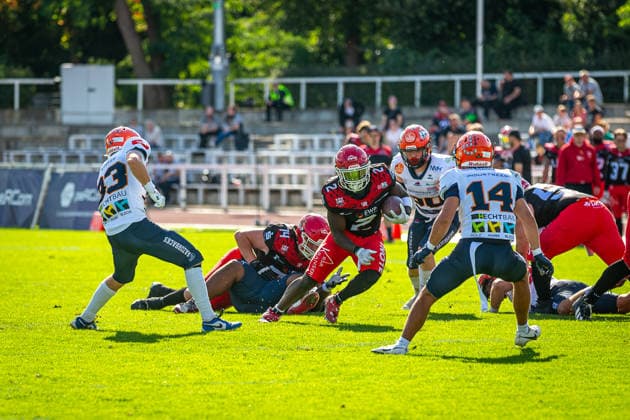 Chrisman Kyei (Potsdam Royals, 02 Running Back) running the ball Potsdam Royals vs ifm Razorbacks Ravensburg, American Football, German Football League, Week 19, 2026, 12.09.2026, Potsdam Sportpark Luftschiffhafen Brandenburg Germany Copyright: xPFA SebastianxJustx