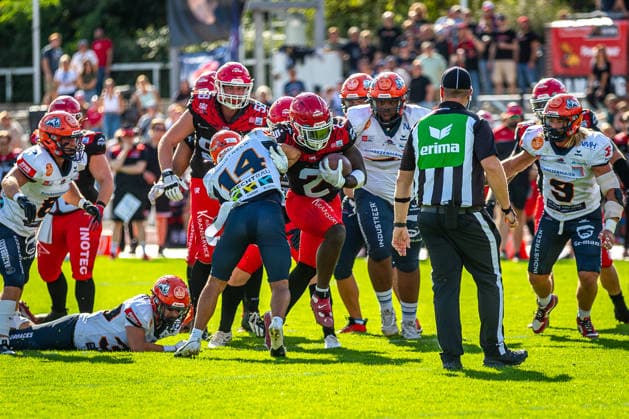 Chrisman Kyei (Potsdam Royals, 02 Running Back) running the ball Potsdam Royals vs ifm Razorbacks Ravensburg, American Football, German Football League, Week 19, 2026, 12.09.2026, Potsdam Sportpark Luftschiffhafen Brandenburg Germany Copyright: xPFA SebastianxJustx
