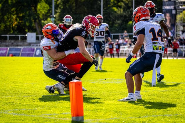 Maximilian McLeod (Potsdam Royals, 03 Wide Receiver) tackled by Nils Striebich (ifm Razorbacks Ravensburg, 18 Linebacker) Potsdam Royals vs ifm Razorbacks Ravensburg, American Football, German Football League, Week 19, 2026, 12.09.2026, Potsdam Sportpark Luftschiffhafen Brandenburg Germany Copyright: xPFA SebastianxJustx