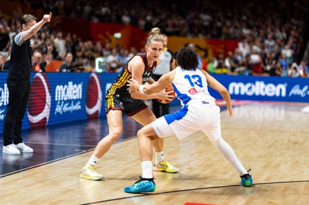 Leonie Fiebich (Germany), No. 13 with the ball, Janelle Salaun (France), No. 13, GER, France vs. Germany, Basketball, 2026 FIBA Women’s World Cup, Semifinal, September 12, 2026, GER, France vs. Germany, Basketball, 2026 FIBA Women’s World Cup, Semifinal, September 12, 2026, Berlin Copyright: xEibner-Pressefoto MaxxVincenx EP_MVN