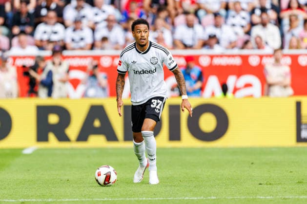 MAINZ, GERMANY - SEPTEMBER 12: Jeremiaha Maluze (Eintracht Frankfurt, 37) controls the ball during the Bundesliga match between 1. FSV Mainz 05 vs. Eintracht Frankfurt at MEWA Arena on matchday 3 of the 1. Bundesliga on September 12, 2026 in Mainz, Germany. DFL REGULATIONS PROHIBIT ANY USE OF PHOTOGRAPHS AS IMAGE SEQUENCES AND OR QUASI-VIDEO. Rhineland-Palatinate Germany Copyright: xStephanxHahnex