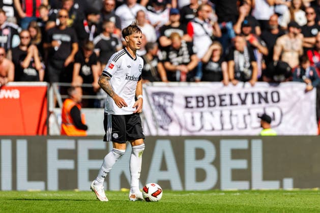 MAINZ, GERMANY - SEPTEMBER 12:Lilian Brassier (Eintracht Frankfurt, 3) controls the ball during the Bundesliga match between 1. FSV Mainz 05 vs. Eintracht Frankfurt at MEWA Arena on matchday 3 of the 1. Bundesliga on September 12, 2026 in Mainz, Germany. DFL REGULATIONS PROHIBIT ANY USE OF PHOTOGRAPHS AS IMAGE SEQUENCES AND OR QUASI-VIDEO. Rhineland-Palatinate Germany Copyright: xStephanxHahnex