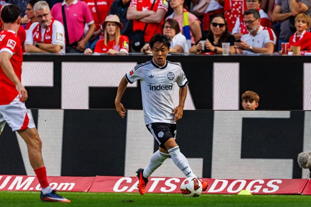 MAINZ, GERMANY - SEPTEMBER 12: Keita Kosugi (Eintracht Frankfurt, 26) controls the ball during the Bundesliga match between 1. FSV Mainz 05 vs. Eintracht Frankfurt at MEWA Arena on matchday 3 of the 1. Bundesliga on September 12, 2026 in Mainz, Germany. DFL REGULATIONS PROHIBIT ANY USE OF PHOTOGRAPHS AS IMAGE SEQUENCES AND OR QUASI-VIDEO. Rhineland-Palatinate Germany Copyright: xStephanxHahnex