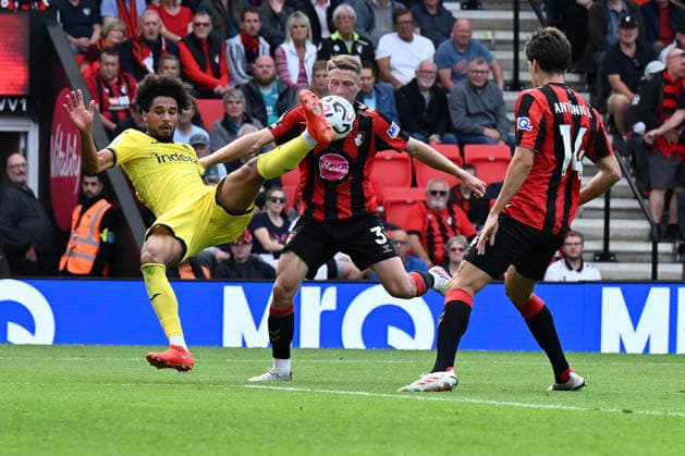 Bournemouth v Brentford Premier League Kevin Schade of Brentford is challenged by Adrien Truffert of Bournemouth during the Premier League match at the Vitality Stadium, Bournemouth 12 09 2026 UK Newspapers OUT Copyright: xJeremyxLandeyx FIL-23934-0036