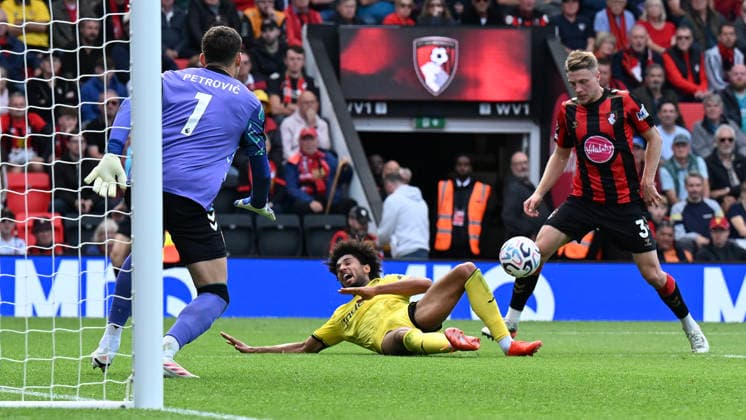 Bournemouth v Brentford Premier League Kevin Schade of Brentford is challenged by Adrien Truffert of Bournemouth during the Premier League match at the Vitality Stadium, Bournemouth 12 09 2026 UK Newspapers OUT Copyright: xJeremyxLandeyx FIL-23934-0037
