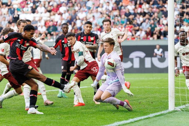 Finn Dahmen (1, FC Augsburg) beim Spiel zwischen FC Augsburg v Bayer 04 Leverkusen, Fussball, Herren, Bundesliga, 2026 2027, 3.Spieltag am 12.09.2026 in Augsburg, WWK ARENA. DFL and DFB regulations prohibit any use of photographs as image sequences and or quasi-video. Bayern Deutschland *** Finn Dahmen 1, FC Augsburg during the match between FC Augsburg and Bayer 04 Leverkusen, Soccer, Men s, Bundesliga, 2026–2027, Matchday 3 on September 12, 2026, in Augsburg, WWK ARENA. DFL and DFB regulations prohibit any use of photographs as image sequences and or quasi-video. Bavaria, Germany