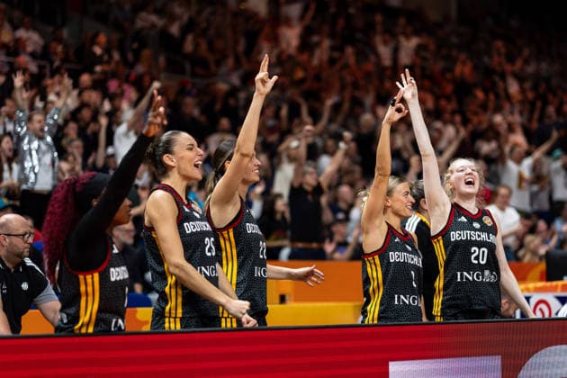 Deutsche Bank cheers, Alexis Peterson, Germany, 01, Clara Bielefeld, Germany, 25, Emily Bessoir, Germany, 22, Alexandra Wilke, Germany, 03, Frieda Buehner, Germany, 20, GER, France vs. Germany, Basketball, 2026 FIBA Women’s World Cup, Semifinal, September 12, 2026 GER, France vs. Germany, Basketball, 2026 FIBA Women’s World Cup, Semifinal, September 12, 2026 Berlin Copyright: xEibner-Pressefoto MaxxVincenx EP_MVN