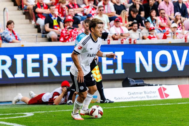 MAINZ, GERMANY - SEPTEMBER 12: Ritsu Doan (Eintracht Frankfurt, 20) controls the ball during the Bundesliga match between 1. FSV Mainz 05 vs. Eintracht Frankfurt at MEWA Arena on matchday 3 of the 1. Bundesliga on September 12, 2026 in Mainz, Germany. DFL REGULATIONS PROHIBIT ANY USE OF PHOTOGRAPHS AS IMAGE SEQUENCES AND OR QUASI-VIDEO. Rhineland-Palatinate Germany Copyright: xStephanxHahnex