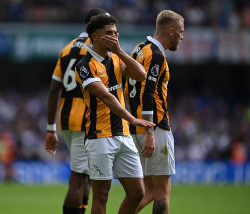 Chelsea v Hull City Premier League Hull City s Mohamed Belloumi celebrates scoring their second goal during the Premier League match at Stamford Bridge, London 12 09 2026 UK Newspapers OUT Copyright: xDanielxHamburyx FIL-23926-0102