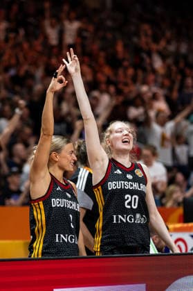 Deutsche Bank Cheers, Alexandra Wilke, Germany, 03, Frieda Buehner, Germany, 20, GER, France vs. Germany, Basketball, FIBA Women s World Cup 2026, Semifinals, September 12, 2026, GER, France vs. Germany, Basketball, 2026 FIBA Women’s World Cup, Semifinals, September 12, 2026, Berlin Copyright: xEibner-Pressefoto MaxxVincenx EP_MVN