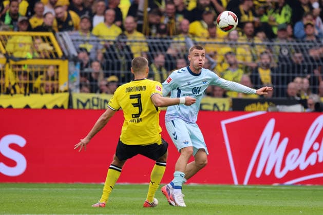 Dortmund, Deutschland: 12.09.2026 - 1. Bundesliga 2026 27 - 3. Spieltag - Borussia Dortmund vs. SC Paderborn Im Bild: v.li. im Zweikampf Waldemar Anton (BVB) und Gabriel Vidovic (Paderborn) (DFL DFB REGULATIONS PROHIBIT ANY USE OF PHOTOGRAPHS as IMAGE SEQUENCES and or QUASI-VIDEO) *** *** Dortmund, Germany, September 12, 2026, Bundesliga 1, 2026–27, Matchday 3: Borussia Dortmund vs. SC Paderborn. Pictured, from left, in a tackle: Waldemar Anton (BVB) and Gabriel Vidovic (Paderborn). DFL and DFB regulations prohibit any use of photographs as IMAGE SEQUENCES and or QUASI-VIDEO *** Copyright: HMBxMedia MadeleinexFantini