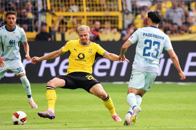 Dortmund, Deutschland: 12.09.2026 - 1. Bundesliga 2026 27 - 3. Spieltag - Borussia Dortmund vs. SC Paderborn Im Bild: v.li. Julian Ryerson (BVB) und Raphael Obermair (Paderborn) (DFL DFB REGULATIONS PROHIBIT ANY USE OF PHOTOGRAPHS as IMAGE SEQUENCES and or QUASI-VIDEO) *** *** Dortmund, Germany September 12, 2026 Bundesliga 2026 Matchday 27 Borussia Dortmund vs. SC Paderborn Pictured from left: Julian Ryerson (BVB) and Raphael Obermair (Paderborn) DFL DFB REGULATIONS PROHIBIT ANY USE OF PHOTOGRAPHS AS IMAGES SEQUENCES and or QUASI-VIDEO *** Copyright: HMBxMedia MadeleinexFantini