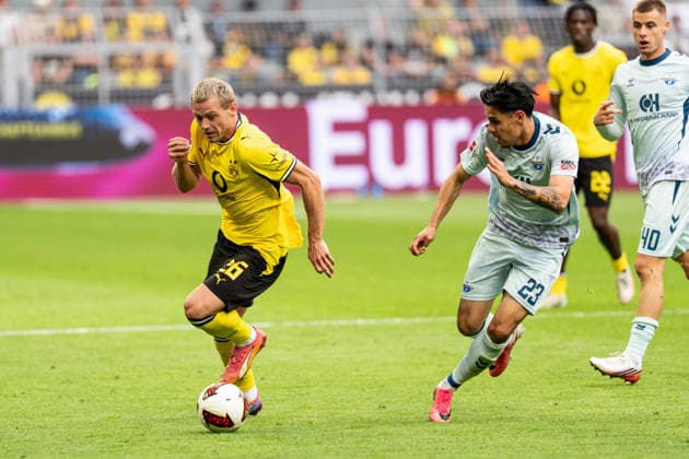 12.09.2026, GER, Bundesliga, 3. Spieltag, Saison 2026 2027 - BV Borussia Dortmund vs. SC Paderborn Zweikampf zwischen Julian Ryerson (Borussia Dortmund, 26) und Raphael Obermair (SC Paderborn 07, 23) Dortmund Signal Iduna Park Dortmund Deutschland *** September 12, 2026, GER, Bundesliga, Matchday 3, 2026–2027 Season, BV Borussia Dortmund vs. SC Paderborn. A tackle between Julian Ryerson (Borussia Dortmund, 26) and Raphael Obermair (SC Paderborn 07, 23). Dortmund, Signal Iduna Park, Dortmund, Germany Copyright: xnordphotoxGmbHx xChristianxSchulzex