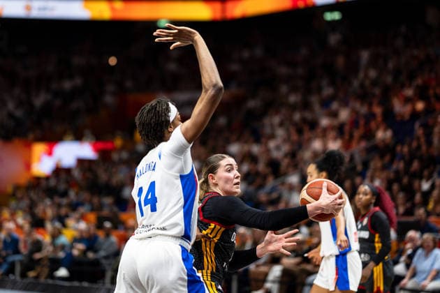 Luisa Geiselsoder (Germany), 15, in a one-on-one matchup with Dominique Malonga (France), 14, GER, France vs. Germany, Basketball, 2026 FIBA Women’s World Cup, Semifinals, September 12, 2026, GER, France vs. Germany, Basketball, 2026 FIBA Women’s World Cup, Semifinals, September 12, 2026, Berlin Copyright: xEibner-Pressefoto MaxxVincenx EP_MVN
