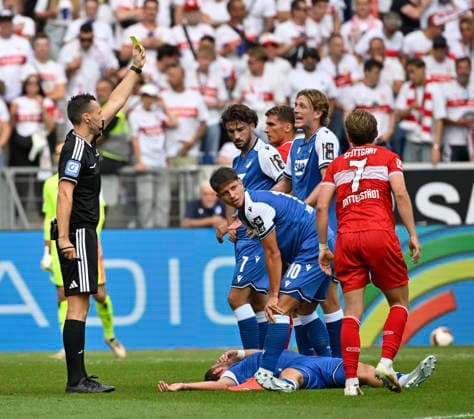 Schiedsrichter Referee Sven Jablonski zeigt Wouter Burger TSG 1899 Hoffenheim (18) gelbe Karte gelb Verwarnung TSG 1899 Hoffenheim vs VfB Stuttgart 12.09.2026 DFL REGULATIONS PROHIBIT ANY USE OF PHOTOGRAPHS AS IMAGE SEQUENCES AND OR QUASI-VIDEO TSG 1899 Hoffenheim vs VfB Stuttgart *** Referee Sven Jablonski shows Wouter Burger of TSG 1899 Hoffenheim a yellow card in the match between TSG 1899 Hoffenheim and VfB Stuttgart on September 12, 2026. DFL regulations prohibit any use of PHOTOGRAPHS AS IMAGE SEQUENCES AND OR QUASI-VIDEO TSG 1899 Hoffenheim vs. VfB Stuttgart