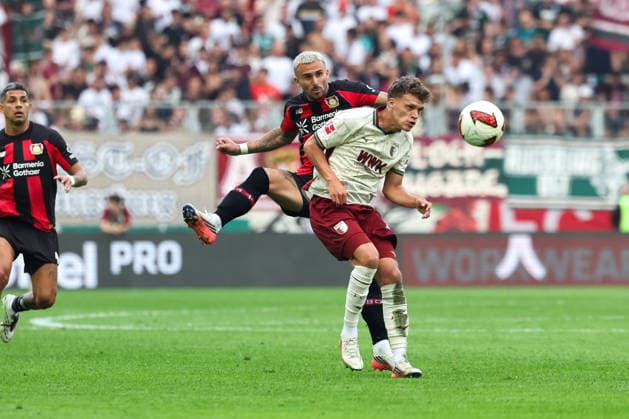 Zweikampf, Aleix Garcia (Bayer 04 Leverkusen, 24) mit Ball mit Robin Fellhauer (FC Augsburg, 19), GER, FC Augsburg vs. Bayer 04 Leverkusen, Fussball, Bundesliga, 3. Spieltag, Saison 2026 2027, 12.09.2026, DFL DFB REGULATIONS PROHIBIT ANY USE OF PHOTOGRAPHS as IMAGE SEQUENCES and or QUASI-VIDEO, GER, FC Augsburg vs. Bayer 04 Leverkusen, Fussball, Bundesliga, 3. Spieltag, Saison 2026 2027, 12.09.2026 Augsburg *** One-on-one duel: Aleix Garcia (Bayer 04 Leverkusen, 24) with the ball against Robin Fellhauer (FC Augsburg, 19), GER, FC Augsburg vs. Bayer 04 Leverkusen, Soccer, Bundesliga, Matchday 3, 2026–2027 season, September 12, 2026, DFL and DFB regulations prohibit any use of photographs as image sequences and or quasi-video, GER, FC Augsburg vs. Bayer 04 Leverkusen, soccer, Bundesliga, Matchday 3, 2026–2027 season, September 12, 2026, Augsburg Copyright: xEibner-Pressefoto JennixMaulx EP_JML