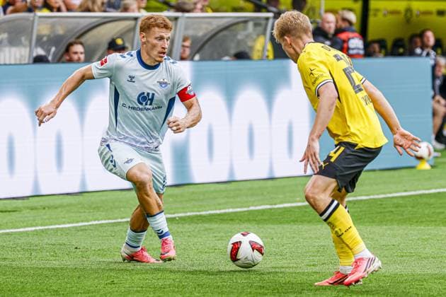 DORTMUND - Laurin Curda of SC Paderborn 07 battles for possession with Daniel Svensson of Borussia Dortmund during the Bundesliga match between Borussia Dortmund and SC Paderborn 07 at Signal Iduna Park on September 12, 2026, in Dortmund, Germany. MARCEL TER BALS ANP Bundesliga 2026 27 xVIxANPxSportx xMarcelxterxBalsxIVx 568305068 originalFilename: 568305068.jpg