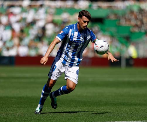 Real Racing Club de Santander v Deportivo Alaves - LaLiga EA Sports 2026 27 Antonio Blanco of Deportivo Alaves shoots on target during the LaLiga EA Sports match between Racing de Santander and Deportivo Alaves at El Sardinero Stadium in Santander, Spain, on September 12, 2026. Santander Cantabria Spain  Copyright: xDavidxFernandezx originalFilename:fern__ndez-racingde260912_npCex.jpg