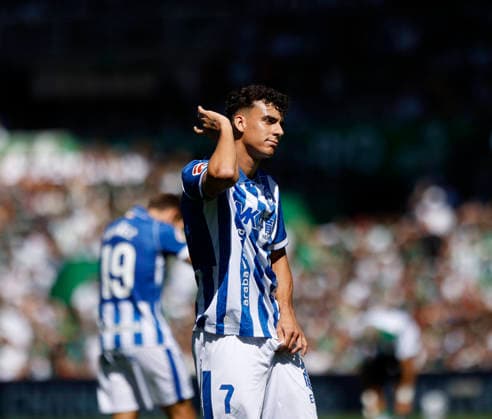 Real Racing Club de Santander v Deportivo Alaves - LaLiga EA Sports 2026 27 Angel Perez of Deportivo Alaves complains about a referee decision during the LaLiga EA Sports match between Racing de Santander and Deportivo Alaves at El Sardinero Stadium in Santander, Spain, on September 12, 2026. Santander Cantabria Spain  Copyright: xDavidxFernandezx originalFilename:fern__ndez-racingde260912_npFp7.jpg