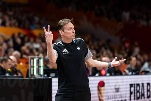 Olaf Lange, Germany, Coach Geste, GER, France vs. Germany, Basketball, 2026 FIBA Women s World Cup, Semifinal, September 12, 2026, GER, France vs. Germany, Basketball, 2026 FIBA Women s World Cup, Semifinal, September 12, 2026, Berlin Copyright: xEibner-Pressefoto MaxxVincenx EP_MVN