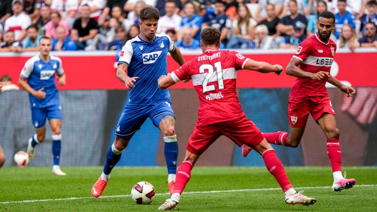 v.li.: Adam Hlozek (Hoffenheim, 10), Grischa Prömel (VfB, 21), Josha Vagnoman (VfB, 4), Zweikampf, Spielszene, Duell, duel, tackle, tackling, Dynamik, Action, Aktion, 12.09.2026, Sinsheim (Deutschland), Fussball, Bundesliga, TSG 1899 Hoffenheim - VfB Stuttgart, DFB DFL REGULATIONS PROHIBIT ANY USE OF PHOTOGRAPHS AS IMAGE SEQUENCES AND OR QUASI-VIDEO. *** From left: Adam Hlozek (Hoffenheim), 10, Grischa Prömel (VfB), 21, Josha Vagnoman (VfB), 4, tackle, game scene, duel, tackle, tackling, dynamic, action, 12 09 2026, Sinsheim, Germany, soccer, Bundesliga, TSG 1899 Hoffenheim vs. VfB Stuttgart, DFB and DFL regulations prohibit any use of photographs as image sequences and or quasi-video xozx