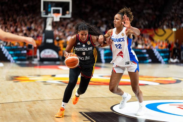 Nyara Sabally (Germany), No. 8, dribbling past Marieme Badiane (France), No. 22, GER, France vs. Germany, Basketball, FIBA Women s World Cup 2026, Semifinals, September 12, 2026, GER, France vs. Germany, Basketball, FIBA Women’s World Cup 2026, Semifinals, September 12, 2026, Berlin Copyright: xEibner-Pressefoto MaxxVincenx EP_MVN