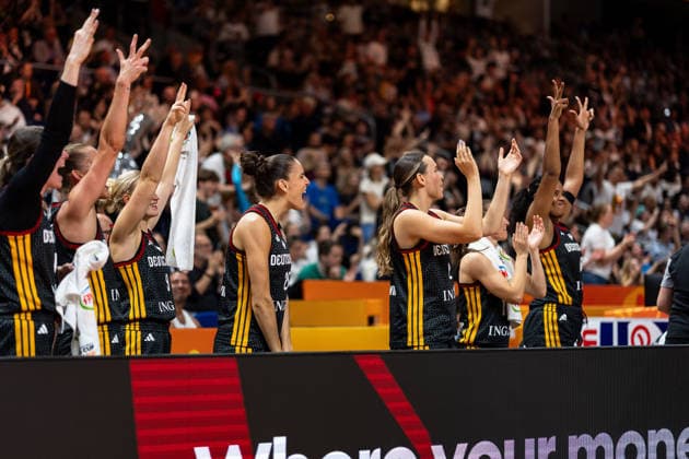 Deutsche Bank Cheers, Luisa Geiselsoder, Germany, 15, Emma Eichmeyer, Germany, 09, Clara Bielefeld, Germany, 25, Emily Bessoir, Germany, 22, Britta Daub, Germany, 19, Nyara Sabally, Germany, 08, GER, France vs. Germany, basketball, FIBA Women’s World Cup 2026, semifinals, September 12, 2026, GER, France vs. Germany, basketball, FIBA Women’s World Cup 2026, semifinals, September 12, 2026, Berlin Copyright: xEibner-Pressefoto MaxxVincenx EP_MVN