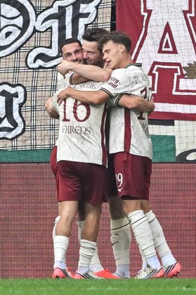 1. Fussball Bundesliga: FC Augsburg - Bayer 04 Leverkusen, 12.09.2026 AUGSBURG, GERMANY; 12. SEPTEMBER: Jubel der Augsburger nach dem Treffer zum 1-1 durch Michael GREGORITSCH (FC Augsburg 11) Tor Torschuetze Freude Happy während dem Match der Bundesliga zwischen dem FC Augsburg und Bayer 04 Leverkusen am 3. Spieltag in der WWK-Arena DFL REGULATIONS PROHIBIT ANY USE OF PHOTOGRAPHS AS IMAGE SEQUENCES AND OR QUASI-VIDEO *** 1 Bundesliga: FC Augsburg vs. Bayer 04 Leverkusen, September 12, 2026, AUGSBURG, GERMANY September 12: Augsburg fans celebrate after Michael GREGORITSCH scores the 1–1 equalizer. FC Augsburg 11 Goal Scorers Joy Happy during the Bundesliga match between FC Augsburg and Bayer 04 Leverkusen on Matchday 3 at the WWK Arena DFL regulations prohibit any use of photographs as image sequences and or quasi-video Copyright: xBEAUTIFULxSPORTS Goldbergx