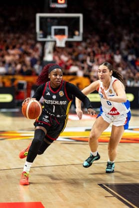 Alexis Peterson (Germany), No. 01, dribbling against Carla Leite (France), No. 00, GER, France vs. Germany, Basketball, 2026 FIBA Women’s World Cup, Semifinals, September 12, 2026, GER, France vs. Germany, Basketball, FIBA Women’s World Cup 2026, Semifinals, September 12, 2026, Berlin Copyright: xEibner-Pressefoto MaxxVincenx EP_MVN