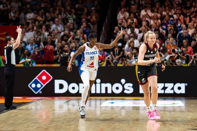 Valeriane Ayayi, France, 11, celebrates; Marie Guelich, Germany, 21, looks disappointed; GER, France vs. Germany, basketball, 2026 FIBA Women s World Cup, Semifinal, September 12, 2026, GER, France vs. Germany, Basketball, 2026 FIBA Women’s World Cup, Semifinal, September 12, 2026, Berlin Copyright: xEibner-Pressefoto MaxxVincenx EP_MVN