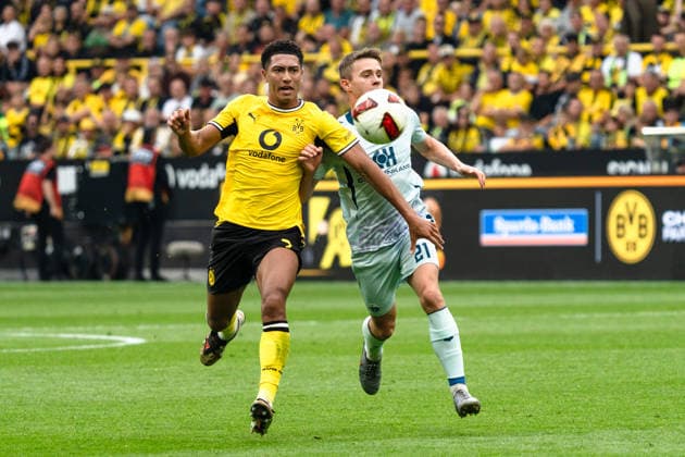 Deutschland: Bundesliga 2026 2027 3. Spieltag, Borussia Dortmund vs. SC Paderborn 07 , Samstag, 12.09.2026 Signal Iduna Park, Nordrhein-Westfalen Jobe Bellingham (Borussia Dortmund, 7) Jano ter Horst Zweikampf Duell *** Germany Bundesliga 2026–2027, Matchday 3: Borussia Dortmund vs. SC Paderborn 07, Saturday, September 12, 2026, Signal Iduna Park, North Rhine-Westphalia—Jobe Bellingham (Borussia Dortmund) and Jan ter Horst in a tackle duel Copyright: xCelinaxLeiersx