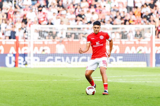 MAINZ, GERMANY - SEPTEMBER 12: Nadiem Amiri (1. FSV Mainz 05, 10) plays a pass during the Bundesliga match between 1. FSV Mainz 05 vs. Eintracht Frankfurt at MEWA Arena on matchday 3 of the 1. Bundesliga on September 12, 2026 in Mainz, Germany. DFL REGULATIONS PROHIBIT ANY USE OF PHOTOGRAPHS AS IMAGE SEQUENCES AND OR QUASI-VIDEO. Rhineland-Palatinate Germany Copyright: xStephanxHahnex