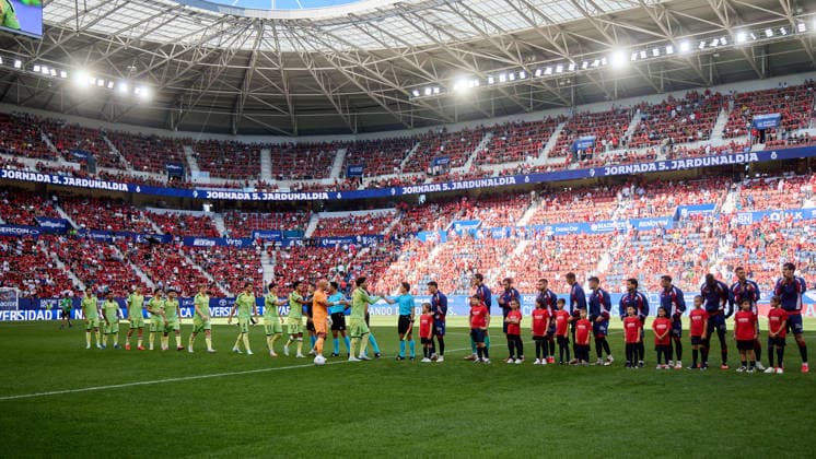 LaLiga EA Sports 2026–27: CA Osasuna vs. RCD Espanyol—A LaLiga EA Sports match between CA Osasuna and RCD Espanyol played at El Sadar in Pamplona. Credit: Inigo Alzugaray, Agencia LOF, Pamplona. LaLiga EA Sports 2026–27: CA Osasuna vs. RCD Espanyol Copyright: xCredit:xInigoxAlzugarayx xAgencix