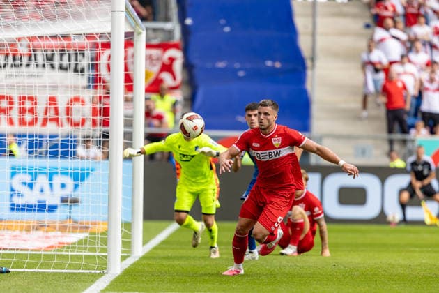 Ermedin Demirovic (VfB Stuttgart, 09) versucht an Abpraller von der Latte zu kommen, GER, TSG Hoffenheim vs. VfB Stuttgart, Fussball, 1. Bundesliga, 03. Spieltag, Spielzeit 2026 2027, 12.09.2026, DFL DFB REGULATIONS PROHIBIT ANY USE OF PHOTOGRAPHS AS IMAGE SEQUENCES AND OR QUASI-VIDEO, GER, TSG Hoffenheim vs. VfB Stuttgart, Fussball, 1. Bundesliga, 03. Spieltag, Spielzeit 2026 2027, 12.09.2026 Sinsheim *** Ermedin Demirovic of VfB Stuttgart, No. 09, tries to get to a rebound off the crossbar, GER, TSG Hoffenheim vs. VfB Stuttgart, Soccer, Bundesliga 1, Matchday 3, 2026–2027 season, September 12, 2026, DFL and DFB regulations prohibit any use of photographs as image sequences and or quasi-video, GER, TSG Hoffenheim vs. VfB Stuttgart, soccer, Bundesliga 1, Matchday 3, 2026–2027 Season, September 12, 2026, Sinsheim Copyright: xEibner-Pressefoto JanixPlessx EP_JPL