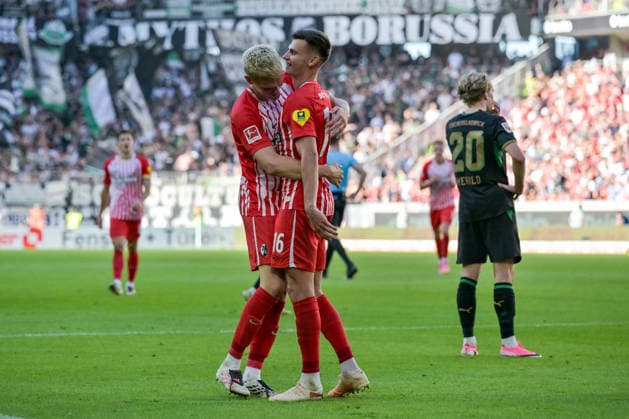 Jubel zum Tor zum 4:0 durch Yannik Engelhardt (SC Freiburg, 16) mit Matthias Ginter (SC Freiburg, 28) GER, SC Freiburg vs Bor. Moenchengladbach, Fussball, Bundesliga, 3. Spieltag, Saison 2026 2027, 12.09.2026 DFL DFB REGULATIONS PROHIBIT ANY USE OF PHOTOGRAPHS AS IMAGE SEQUENCES AND OR QUASI-VIDEO GER, SC Freiburg vs Bor. Moenchengladbach, Fussball, Bundesliga, 3. Spieltag, Saison 2026 2027, 12.09.2026 Freiburg *** Celebration of the 4-0 goal by Yannik Engelhardt (SC Freiburg, 16) with Matthias Ginter (SC Freiburg, 28), SC Freiburg vs. Borussia Mönchengladbach, soccer, Bundesliga, Matchday 3, 2026–2027 season, September 12, 2026 DFL and DFB regulations prohibit any use of photographs as image sequences and or quasi-video GER, SC Freiburg vs. Borussia Mönchengladbach, Soccer, Bundesliga, Matchday 3, 2026–2027 season, September 12, 2026, Freiburg Copyright: xEibner-Pressefotox EP_THS