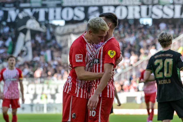 Jubel zum Tor zum 4:0 durch Yannik Engelhardt (SC Freiburg, 16) mit Matthias Ginter (SC Freiburg, 28) GER, SC Freiburg vs Bor. Moenchengladbach, Fussball, Bundesliga, 3. Spieltag, Saison 2026 2027, 12.09.2026 DFL DFB REGULATIONS PROHIBIT ANY USE OF PHOTOGRAPHS AS IMAGE SEQUENCES AND OR QUASI-VIDEO GER, SC Freiburg vs Bor. Moenchengladbach, Fussball, Bundesliga, 3. Spieltag, Saison 2026 2027, 12.09.2026 Freiburg *** Celebration of the 4-0 goal by Yannik Engelhardt (SC Freiburg, 16) with Matthias Ginter (SC Freiburg, 28), SC Freiburg vs. Borussia Mönchengladbach, soccer, Bundesliga, Matchday 3, 2026–2027 season, September 12, 2026 DFL and DFB regulations prohibit any use of photographs as image sequences and or quasi-video GER, SC Freiburg vs. Borussia Mönchengladbach, Soccer, Bundesliga, Matchday 3, 2026–2027 season, September 12, 2026, Freiburg Copyright: xEibner-Pressefotox EP_THS