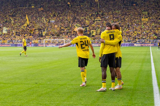 12.09.2026, Fussball, 3. Spieltag der 1. Fussball Bundesliga, Borussia Dortmund - SC Paderborn. v. l. Daniel Svensson (Borussia Dortmund), Serhou Guirassy (Borussia Dortmund), Fabio Silva (Borussia Dortmund) bejubeln das Tor zum vermeintlichen 2:0. Dortmund Signal Iduna Park NRW Deutschland xRHR-FOTO DEx *** September 12, 2026, Soccer, Matchday 3 of the 1st Bundesliga, Borussia Dortmund vs. SC Paderborn: Daniel Svensson (Borussia Dortmund), Serhou Guirassy (Borussia Dortmund), and Fabio Silva (Borussia Dortmund) celebrate the goal that put Dortmund up 2–0 at Signal Iduna Park, North Rhine-Westphalia, Germany. xRHR PHOTO DEx Copyright: DennisxEwert RHR-FOTOx RHR-FOTO DE