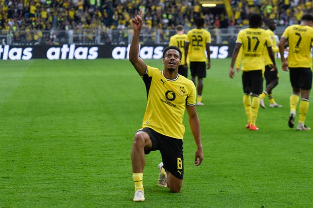 Felix Nmecha (Dortmund 8) jubelt nach dem Tor zum 2:0 12.09.2026 ¢ Fussball ¢ Borussia Dortmund vs SC Paderborn 07, Signal Iduna Park, Dortmund, DFB DFL REGULATIONS PROHIBIT ANY USE OF PHOTOGRAPHS AS IMAGE SEQUENCES AND OR QUASI-VIDEO *** Felix Nmecha (Dortmund 8) celebrates after scoring the goal to make it 2–0 on September 12, 2026 ¢ Soccer ¢ Borussia Dortmund vs. SC Paderborn 07, Signal Iduna Park, Dortmund, DFB and DFL regulations prohibit any use of photographs as image sequences and or quasi-video Copyright: xpepphotox xSaschaxWeizx pep00321, pep_20260912_sw