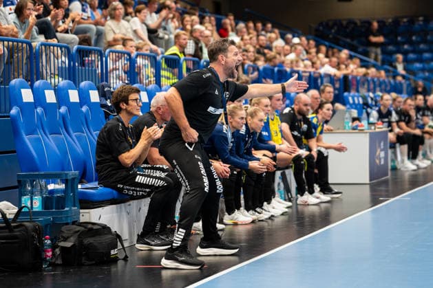 HSG Blomberg Lippe GER vs. Storhamar Handball Elite NOR, Handball, EHF Champions League Women, Group Stage, September 12, 2026, 2026–2027 Season, Lemgo: Finn Kenneth Gabrielsen, Storhamar Handball Elite; coach gesturing at the Lemgo Phoenix Contact Arena, Germany