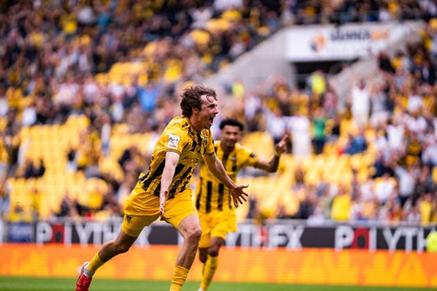 Louis Köster, Alemannia Aachen, 08 celebrates the 1–0 goal by Mika Schroers, Alemannia Aachen, 27 TSV Alemannia Aachen vs. SSV Jahn Regensburg, soccer, 3rd Division, Matchday 5, 2026–2027 season, September 12, 2026 DFB regulations prohibit any use of photographs as image sequences and or quasi-video TSV Alemannia Aachen vs. SSV Jahn Regensburg, Soccer, 3rd League, Matchday 5, 2026–2027 Season, September 12, 2026, Aachen Copyright: xEibner-Pressefoto J.xDerondeaux EP_JDU