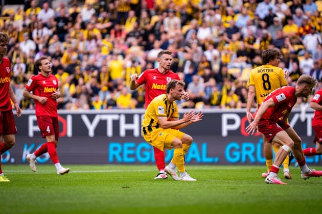 Mika Schroers, Alemannia Aachen, 27, after a missed chance; TSV Alemannia Aachen vs. SSV Jahn Regensburg, soccer, 3rd Division, Matchday 5, 2026–2027 season, September 12, 2026 DFB regulations prohibit any use of photographs as image sequences and or quasi-video TSV Alemannia Aachen vs. SSV Jahn Regensburg, Soccer, 3rd Division, Matchday 5, 2026–2027 season, September 12, 2026, Aachen Copyright: xEibner-Pressefoto J.xDerondeaux EP_JDU