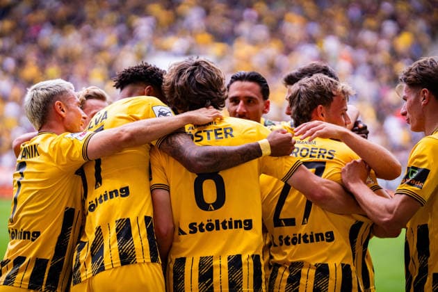 The team celebrates Mika Schroers 1-0 goal for Alemannia Aachen, 27 TSV Alemannia Aachen vs. SSV Jahn Regensburg, soccer, 3rd Division, Matchday 5, 2026–2027 season, September 12, 2026 DFB regulations prohibit any use of photographs as image sequences and or quasi-video TSV Alemannia Aachen vs. SSV Jahn Regensburg, soccer, 3rd Division, Matchday 5, 2026–2027 Season, September 12, 2026, Aachen Copyright: xEibner-Pressefoto J.xDerondeaux EP_JDU