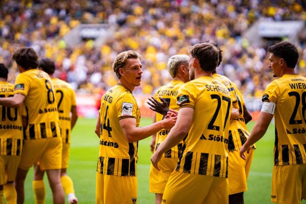 The team celebrates Mika Schroers 1-0 goal for Alemannia Aachen, 27 TSV Alemannia Aachen vs. SSV Jahn Regensburg, soccer, 3rd Division, Matchday 5, 2026–2027 season, September 12, 2026 DFB regulations prohibit any use of photographs as image sequences and or quasi-video TSV Alemannia Aachen vs. SSV Jahn Regensburg, soccer, 3rd Division, Matchday 5, 2026–2027 Season, September 12, 2026, Aachen Copyright: xEibner-Pressefoto J.xDerondeaux EP_JDU