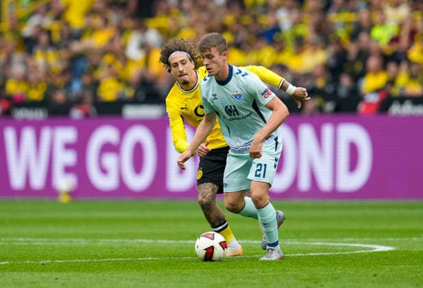 Fabio Silva (Borussia Dortmund, 21) im Zweikampf mit Jano Ter Horst (SC Paderborn 07, 21) GER, Borussia Dortmund vs SC Paderborn 07, 1. Bundesliga, 3. Spieltag, Saison 2026-27, Signal Iduna Park, Dortmund, 12.09.2026 DFL REGULATIONS PROHIBIT ANY USE OF PHOTOGRAPHS AS IMAGE SEQUENCES AND OR QUASI-VIDEO GER, Borussia Dortmund vs SC Paderborn 07, 1. Bundesliga, 3. Spieltag, Saison 2026-27, 12.09.2026 Dortmund *** Fabio Silva (Borussia Dortmund), 21, in a tackle with Jano Ter Horst (SC Paderborn 07), 21, GER; Borussia Dortmund vs. SC Paderborn 07, Bundesliga 1, Matchday 3, 2026–27 season, Signal Iduna Park, Dortmund, September 12, 2026. DFL regulations prohibit any use of photographs as image sequences and or quasi-video. GER, Borussia Dortmund vs. SC Paderborn 07, Bundesliga 1, Matchday 3, 2026–27 season, September 12, 2026, Dortmund Copyright: xEibner-Pressefoto ScottxColemanx EP_SCN