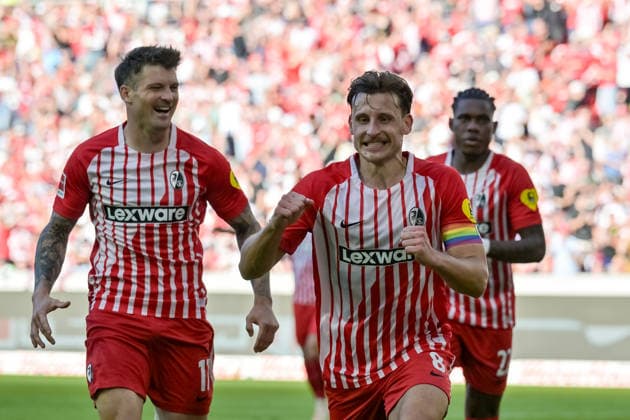 Jubel zum Tor zum 5:0 durch Maximilian Eggestein (SC Freiburg, 08) mit Lukas Kuebler (SC Freiburg, 17) GER, SC Freiburg vs Bor. Moenchengladbach, Fussball, Bundesliga, 3. Spieltag, Saison 2026 2027, 12.09.2026 DFL DFB REGULATIONS PROHIBIT ANY USE OF PHOTOGRAPHS AS IMAGE SEQUENCES AND OR QUASI-VIDEO GER, SC Freiburg vs Bor. Moenchengladbach, Fussball, Bundesliga, 3. Spieltag, Saison 2026 2027, 12.09.2026 Freiburg *** Celebration of the 5-0 goal by Maximilian Eggestein (SC Freiburg, 08) with Lukas Kuebler (SC Freiburg, 17), Germany; SC Freiburg vs. Borussia Mönchengladbach, Soccer, Bundesliga, Matchday 3, 2026–2027 season, September 12, 2026 DFL and DFB regulations prohibit any use of photographs as image sequences and or quasi-video GER, SC Freiburg vs. Borussia Mönchengladbach, Soccer, Bundesliga, Matchday 3, 2026–2027 Season, September 12, 2026, Freiburg Copyright: xEibner-Pressefotox EP_THS