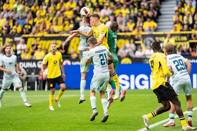 12.09.2026, GER, Bundesliga, 3. Spieltag, Saison 2026 2027 - BV Borussia Dortmund vs. SC Paderborn Kopfball Nico Schlotterbeck (Borussia Dortmund, 4) und Nahuel Noll (SC Paderborn 07, 15) Dortmund Signal Iduna Park Dortmund Deutschland *** September 12, 2026, GER, Bundesliga, Matchday 3, 2026–2027 Season BV Borussia Dortmund vs. SC Paderborn Header by Nico Schlotterbeck (Borussia Dortmund), 4, and Nahuel Noll (SC Paderborn 07), 15 Dortmund Signal Iduna Park Dortmund, Germany Copyright: xnordphotoxGmbHx xChristianxSchulzex