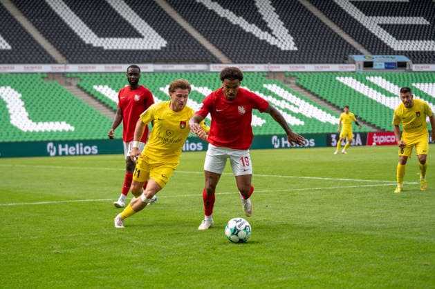 Tim Rossmann, SG Sonnenhof Großaspach, No. 11, against Eric Voufack, TSV Havelse, No. 19, in a tackle; TSV Havelse vs. SG Sonnenhof Großaspach, soccer, 3rd Division, Matchday 5, September 6, 2026, DFB regulations prohibit any use of photographs as image sequences and or quasi-video. Hanover, Lower Saxony, Germany Copyright: xkolbert-press PhilipxZieglerx