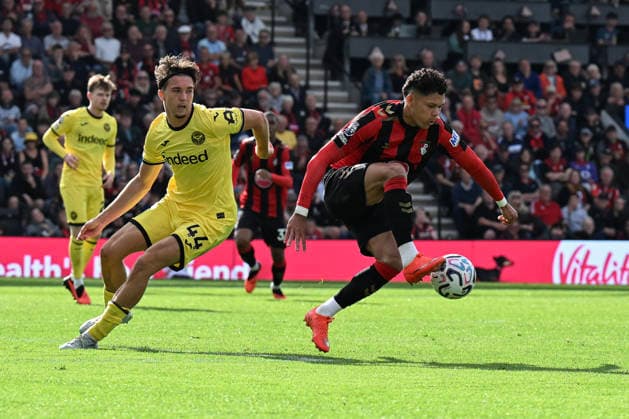 Bournemouth v Brentford Premier League Evanilson of Bournemouth gets away from Jannik Schuster of Brentford during the Premier League match at the Vitality Stadium, Bournemouth 12 09 2026 UK Newspapers OUT Copyright: xJeremyxLandeyx FIL-23934-0041